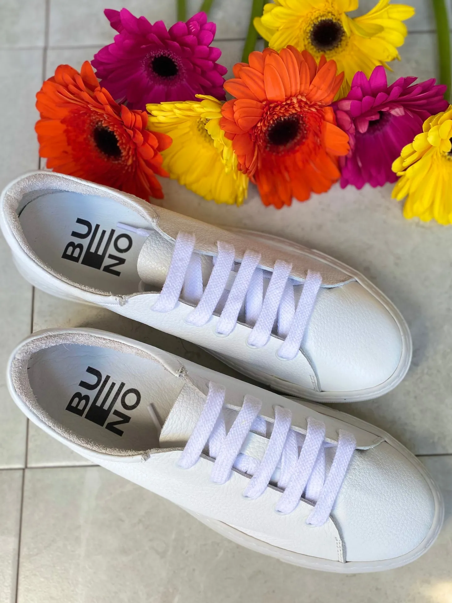 Bueno - Reach - White