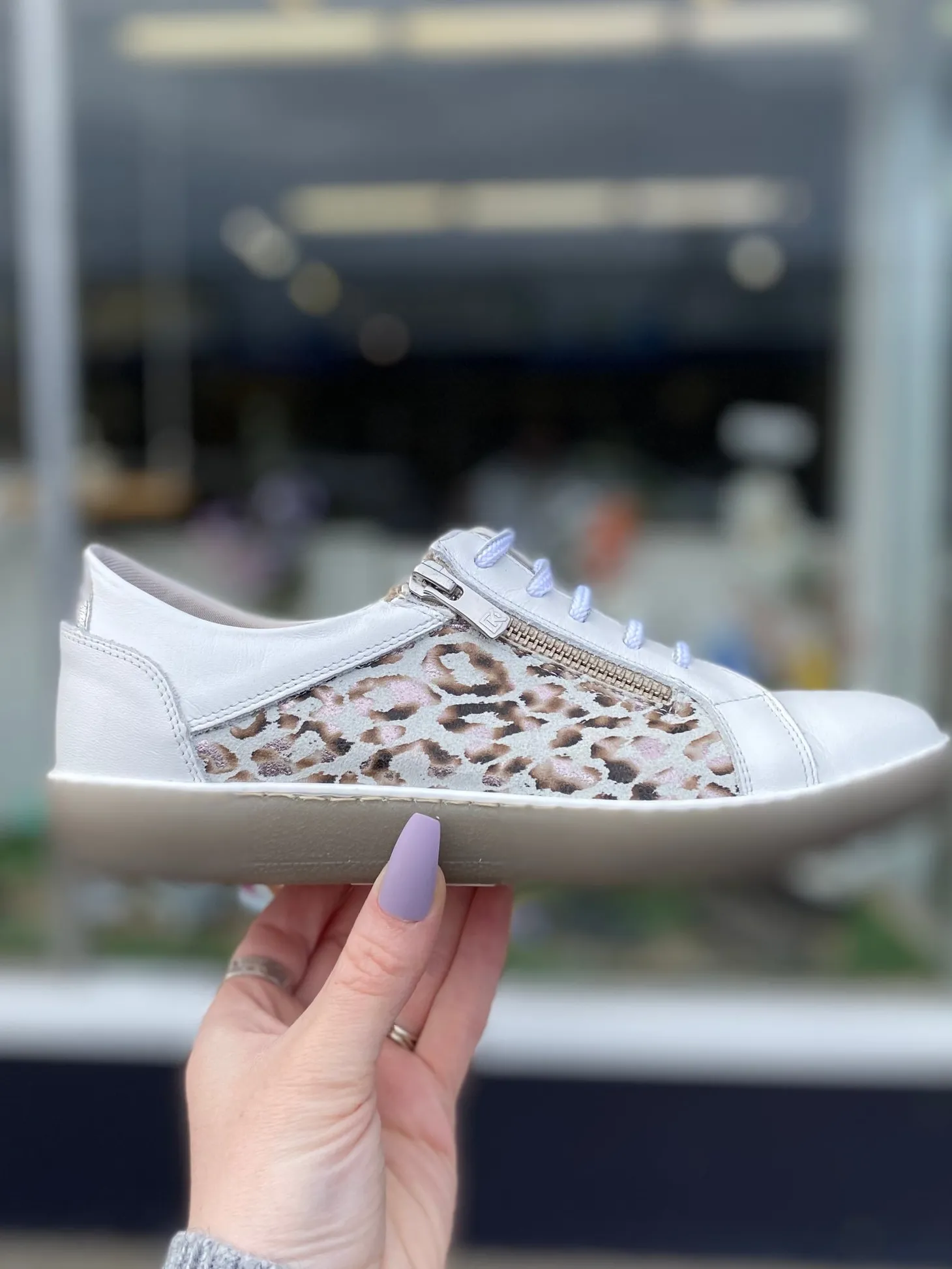Dorking - Karen - White 2 Tone