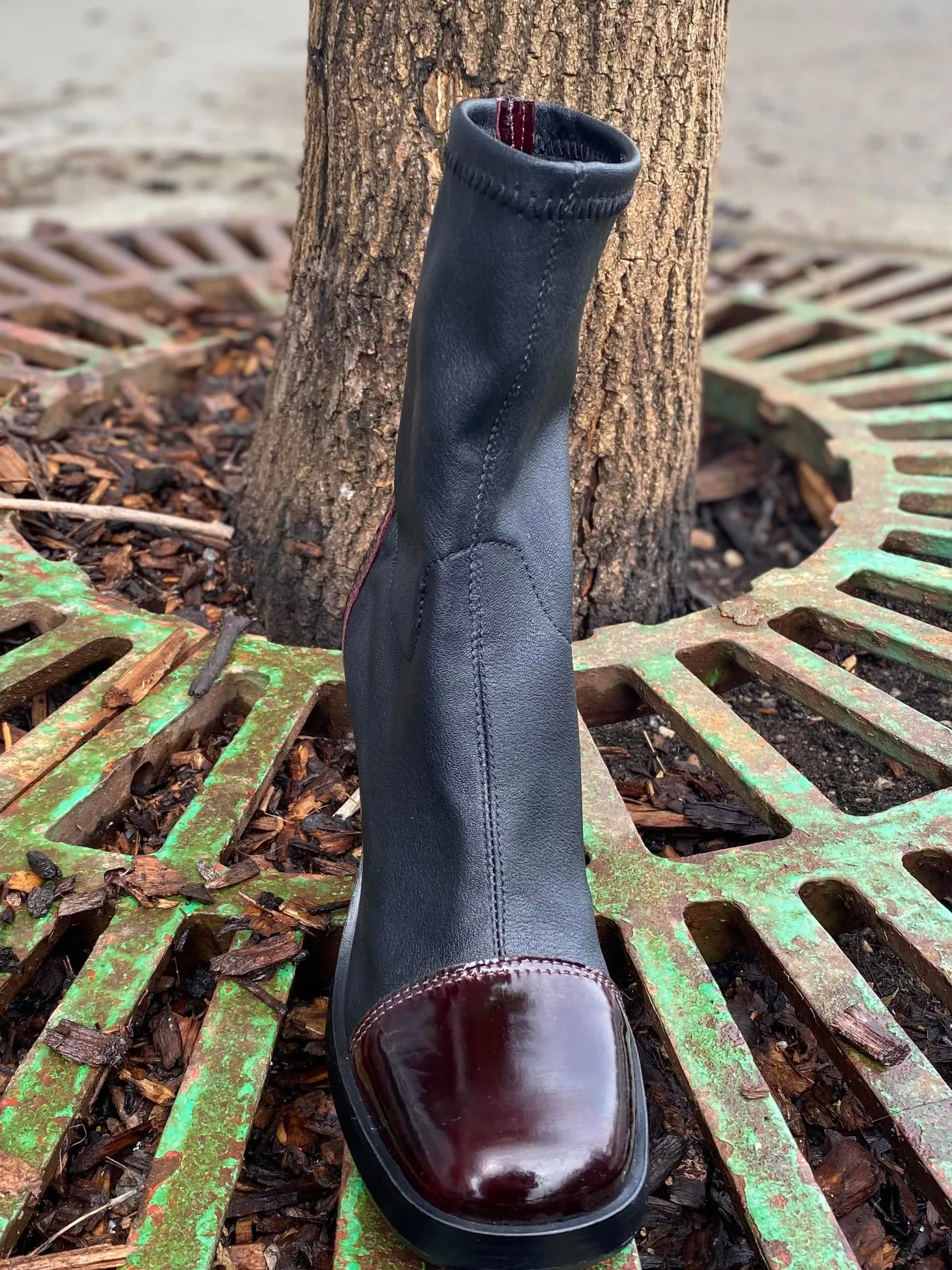 MJUS - P96207 - Black With Bordeaux